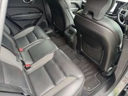 Volvo XC60 2.0 XC60 R-Design B5 MHEV Auto 5dr 38