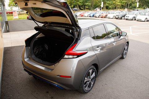 Nissan LEAF TEKNA 40