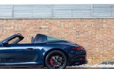 Porsche 911 Targa 4 GTS (991.2) 28