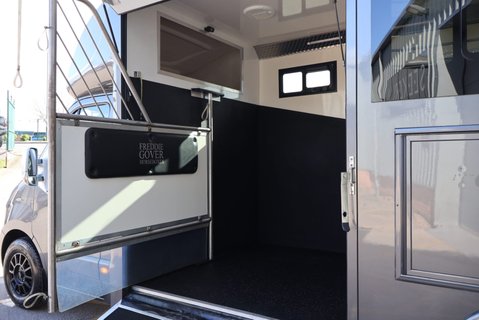Renault Master 3.5 ton Coach Built Freddie Gover Horsebox with uprated suspension alloys  23