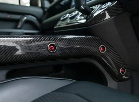 Land Rover Defender 110 V8 P525 URBAN XRS 24