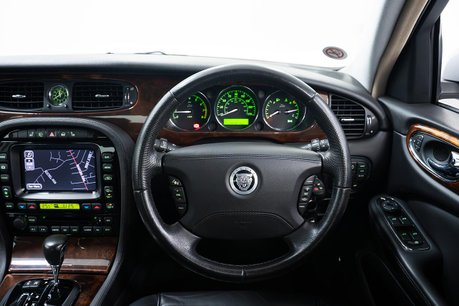 Jaguar XJ 3.0 V6 Sovereign Saloon 4dr Petrol Automatic (249 g/km, 240 bhp) 6
