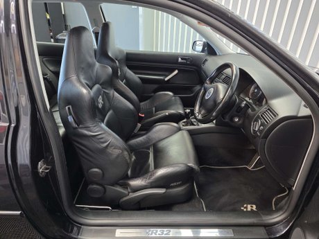 Volkswagen Golf 3.2 R32 Hatchback 3dr Petrol Manual (276 g/km, 240 bhp) 20