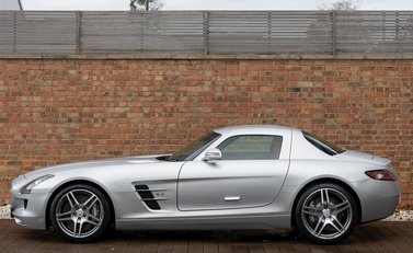 Mercedes-Benz SLS AMG 2