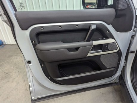 Land Rover Defender 3.0 Defender SE D MHEV Auto 4WD 5dr 58