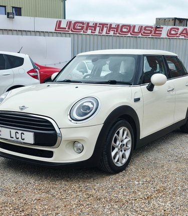 Mini Hatch 1.5 COOPER AUTOMATIC! FULL SERVICE HISTORY! 6 SERVICES! 3