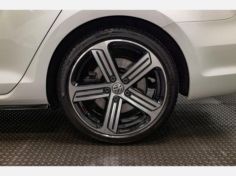 Volkswagen Golf 2.0 TSI R DSG 4Motion Euro 6 (s/s) 5dr 10