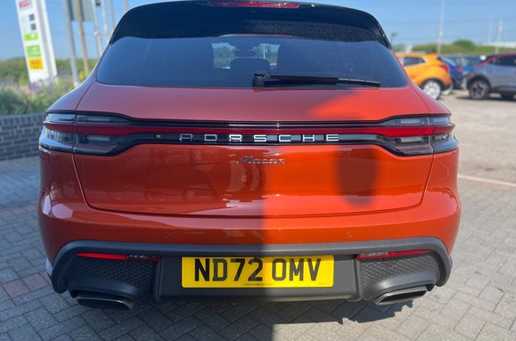 Porsche Macan PDK 17