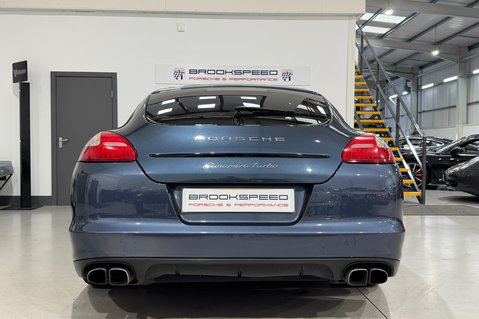 Porsche Panamera TURBO PDK 8