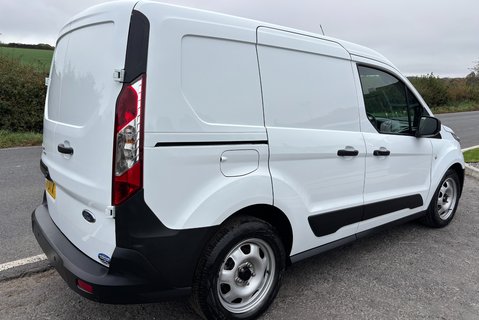 Ford Transit Connect 220 Leader DCIV Selectshift Auto - Sat Nav / 5 Seats / Rear Camera 2