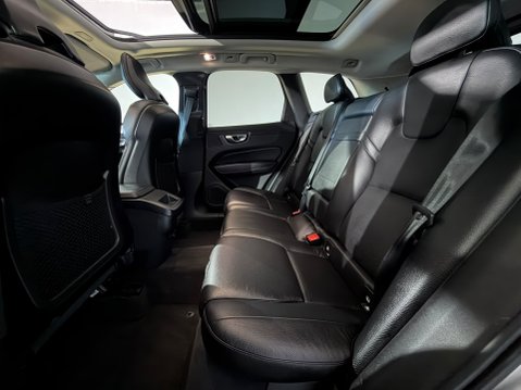 Volvo XC60 D4 MOMENTUM PRO AWD 22