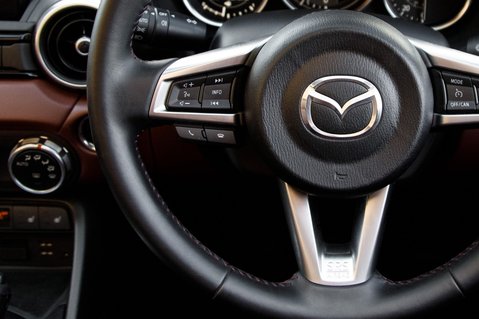 Mazda MX-5 RF SPORT NAV 19