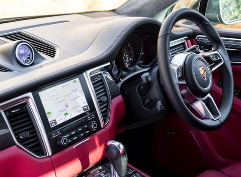 Porsche Macan Turbo 16