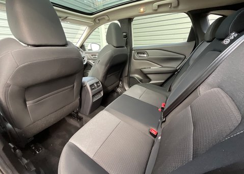 Nissan Qashqai DIG-T N-CONNECTA MHEV 13