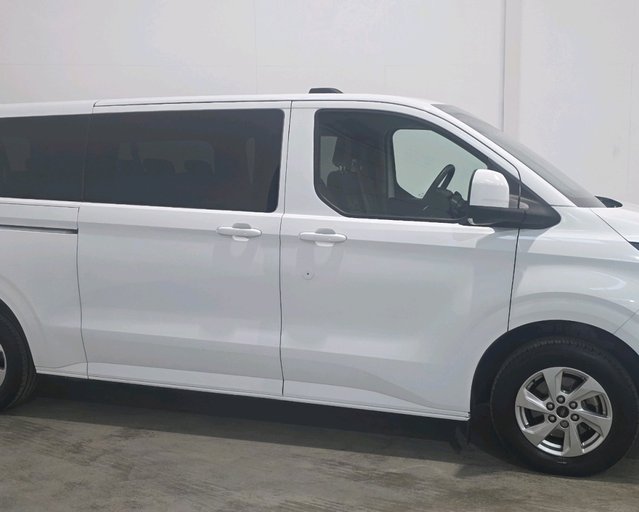 Ford Transit Custom TRANSIT CUSTOM 320 L2 DIESEL FWD 2.0 Eco Blue 136ps H1 Limited 9 Seater