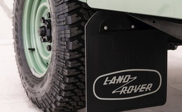 Land Rover Defender 90 Heritage Hard Top 22