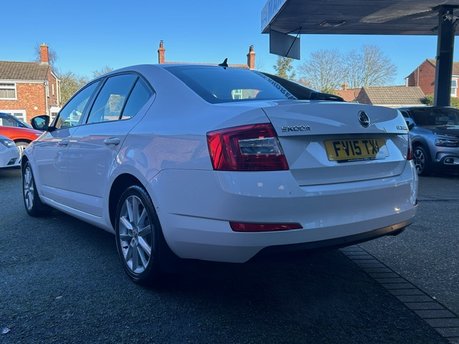 Skoda Octavia ELEGANCE TSI 1