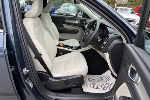 Volvo XC40 B4 INSCRIPTION MHEV 37