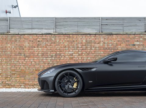 Aston Martin DBS Superleggera 32