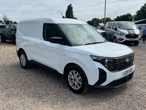 Ford Transit Courier Petrol SWB L1H1 Low Roof Limited Air Con Alloys Nav Sensors EURO 6 4
