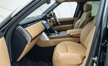 Land Rover Range Rover P440e HSE 15