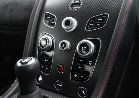 Aston Martin V12 Vantage S 