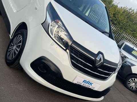 Renault Trafic 2.0 dCi ENERGY 28 Business+ Panel Van 5dr Diesel Manual SWB Standard Roof E 12