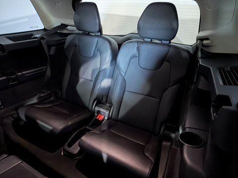 Volvo XC90 D5 MOMENTUM AWD 24
