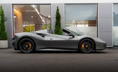 Ferrari 488 SPIDER 3