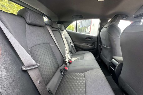 Toyota Corolla 2.0 VVT-h Icon Hatchback 5dr Petrol Hybrid CVT Euro 6 (s/s) (196 ps) 16