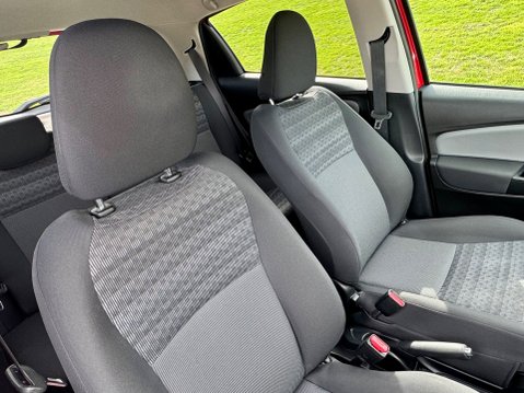 Toyota Yaris VVT-I ICON 15