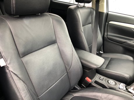 Mitsubishi Outlander 2.0 PHEV GX 4H 5dr Automatic Plug in Hybrid £20 tax 12