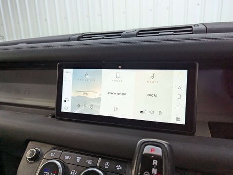 Land Rover Defender 2.0 Defender SE D Auto 4WD 5dr 84