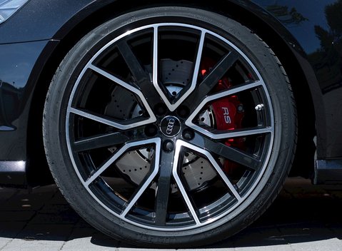 Audi RS6 Avant Performance 10