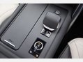 Land Rover Discovery 3.0 Discovery R-Dynamic SE D MHEV Auto 4WD 5dr 61