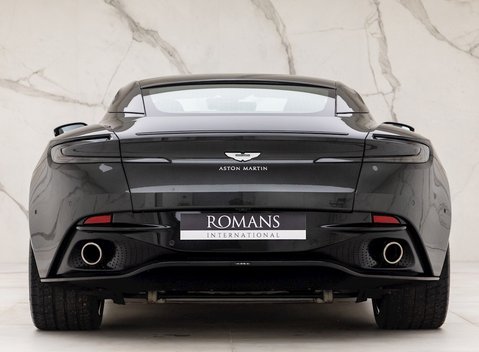 Aston Martin DB11 V8 5