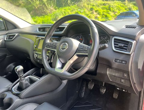 Nissan Qashqai 1.3 Qashqai N-Motion DiG-T 5dr 21