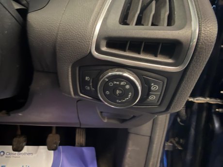 Ford Focus 1.6 TDCi Titanium Euro 5 (s/s) 5dr 16