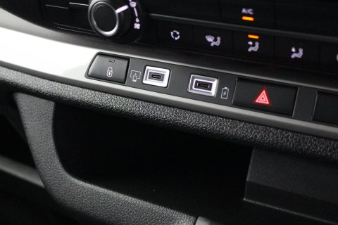 Peugeot e-Expert 100kW 75kWh Professional MWB Electric Automatic 11kW Charger 23