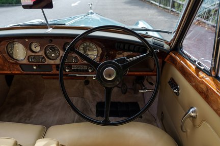 Rolls-Royce Silver Cloud III 15