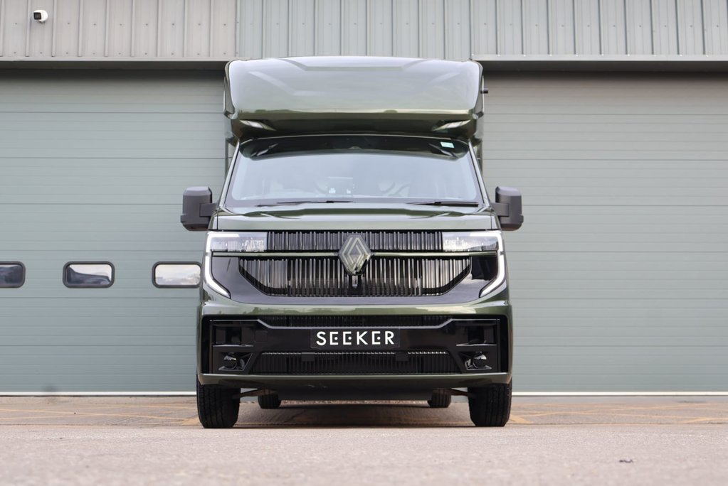 Renault Master BRAND NEW 3.5 TON STALLION BUILD EXTREME HEAVY DUTY HORSEBOX FROM SEEKER  2