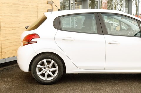 Peugeot 208 ACTIVE 7