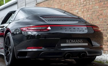 Porsche 911 Targa 4 GTS (991.2) 25