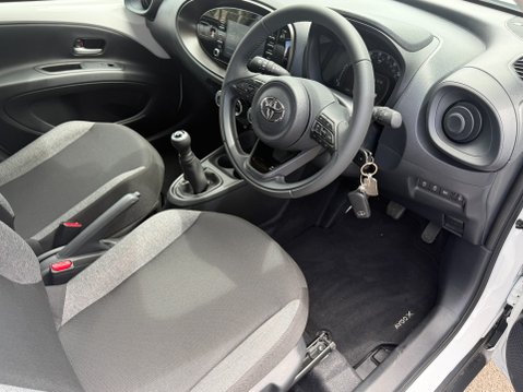 Toyota Aygo X VVT-I PURE 933 MILES 10