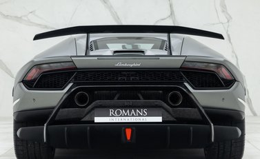 Lamborghini Huracan LP 640-4 PERFORMANTE 5