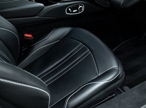 Aston Martin Vantage V8 16