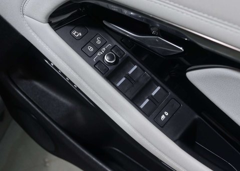 Land Rover Range Rover Evoque 2.0 Range Rover Evoque R-Dynamic SE Auto 4WD 5dr 47