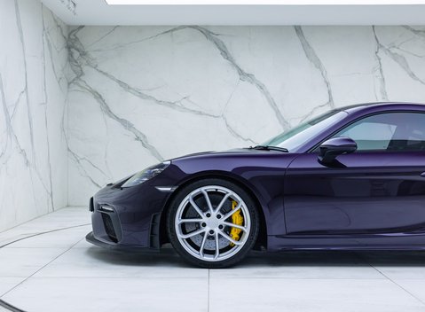 Porsche Cayman GT4 (718) 38