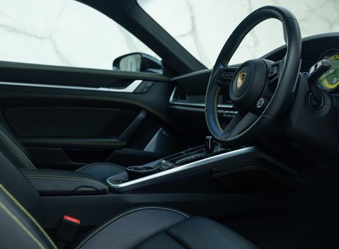 Porsche 911 Turbo S (992) 8