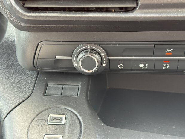 Vauxhall Combo Crew Cab LWB L2H1 Low Roof Prime 2300 Aircon Cruise Nav EURO 6 39